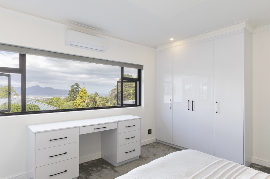 4 Bedroom Property for Sale in Helderrand Western Cape